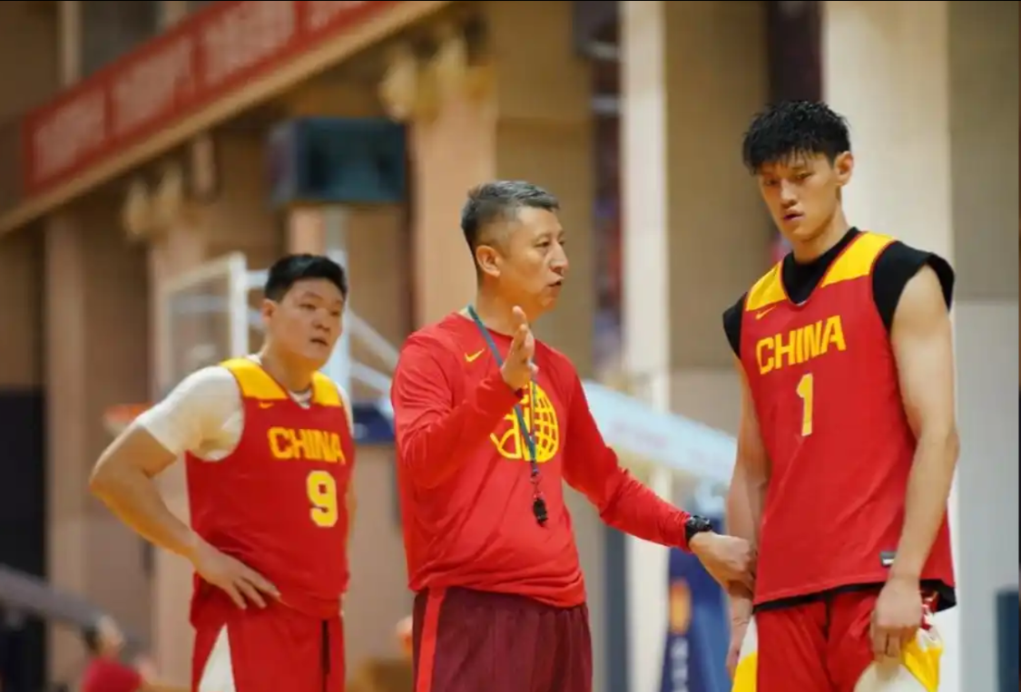 华体会体育官方网站-徐杰健康时不选，伤了又征召，球迷怒批郭士强：就不能召郭昊文？