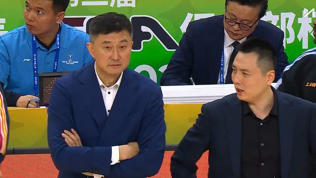 华体会体育官方入口-果然遭3杀！广东惨负上海无缘4强，杜锋弃用强援，奎因空砍37+14